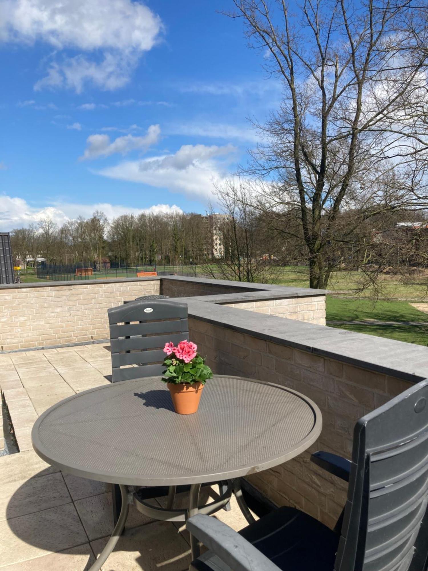 City Zen Apartment Enschede !Free Private Parking Buitenkant foto